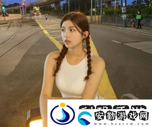 我被9個建筑工人抬到茶幾上