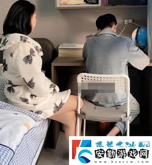陪讀裝睡被后面滑進(jìn)來
