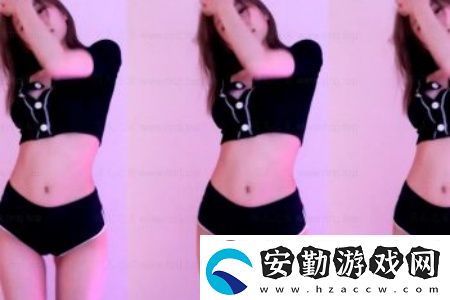 擠進(jìn)毛都沒長(zhǎng)的小縫里